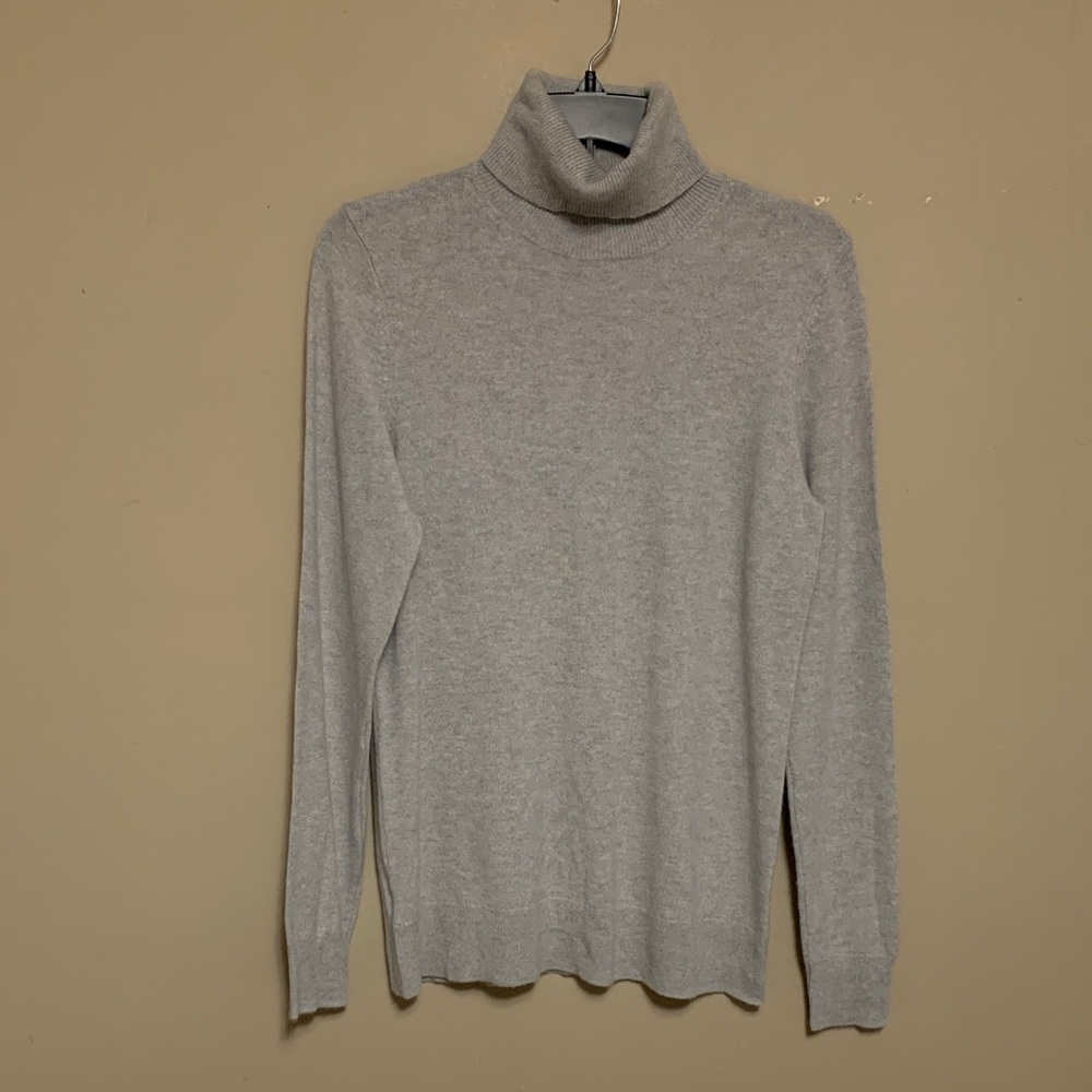 Ann Taylor Women’s Classic Light Gray Medium Cashmere Turtleneck Sweater